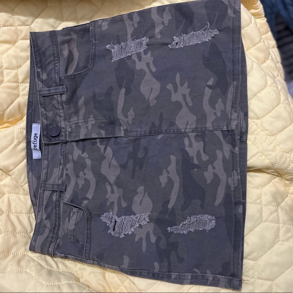 Camo mini skirt